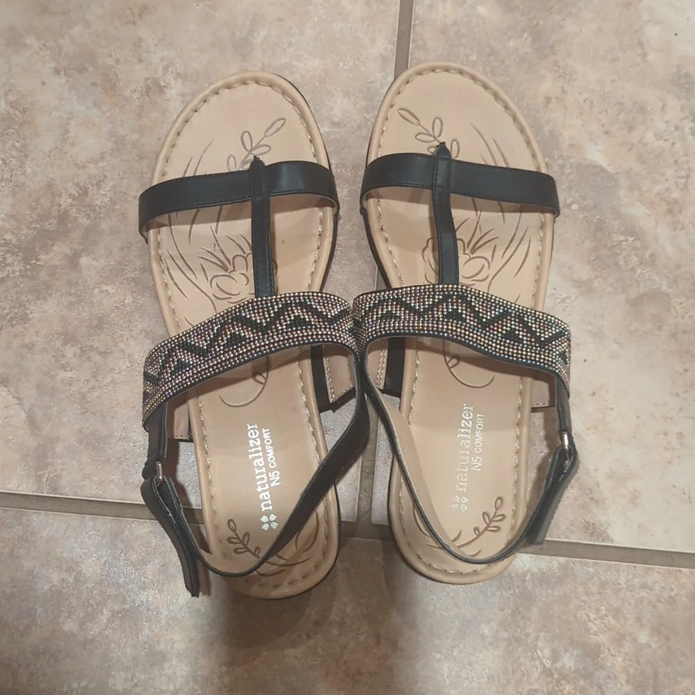 Naturalizer sandals 🩴 - Picture 1 of 4